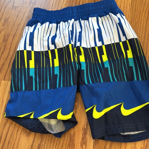 Boys Nike swim trunks - Picture 10 of 14